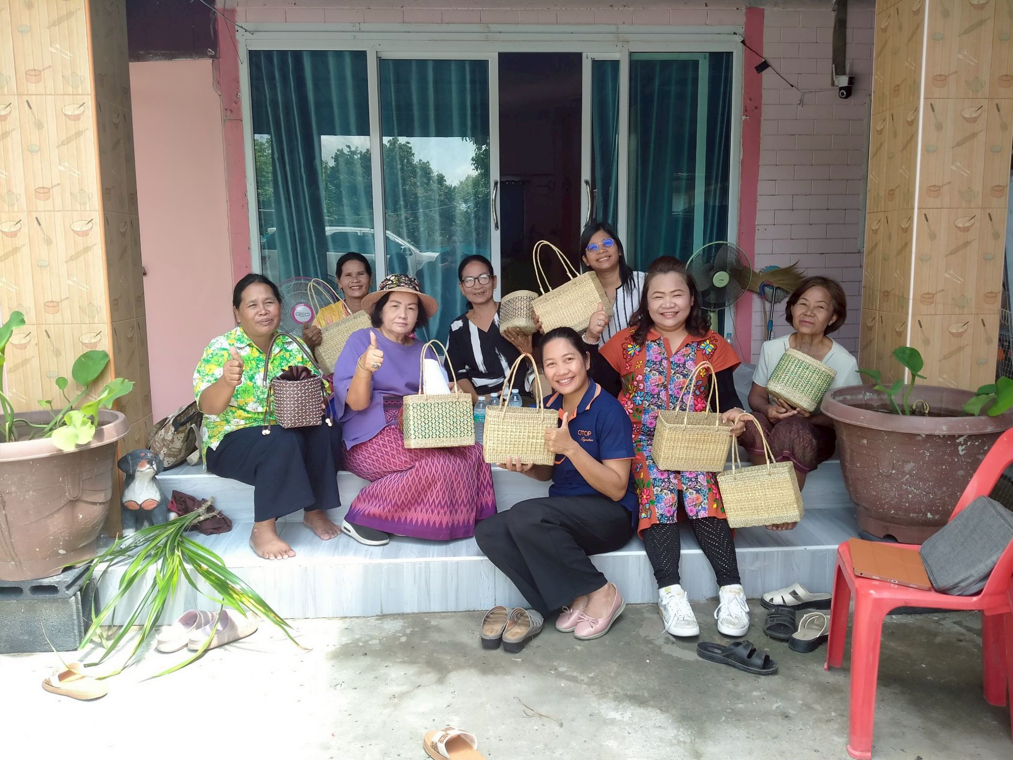 การติดตามส่งเสริม สนับสนุน กลุ่มอาชีพจักสานโดยคณะทำงานระดับจังหวัด